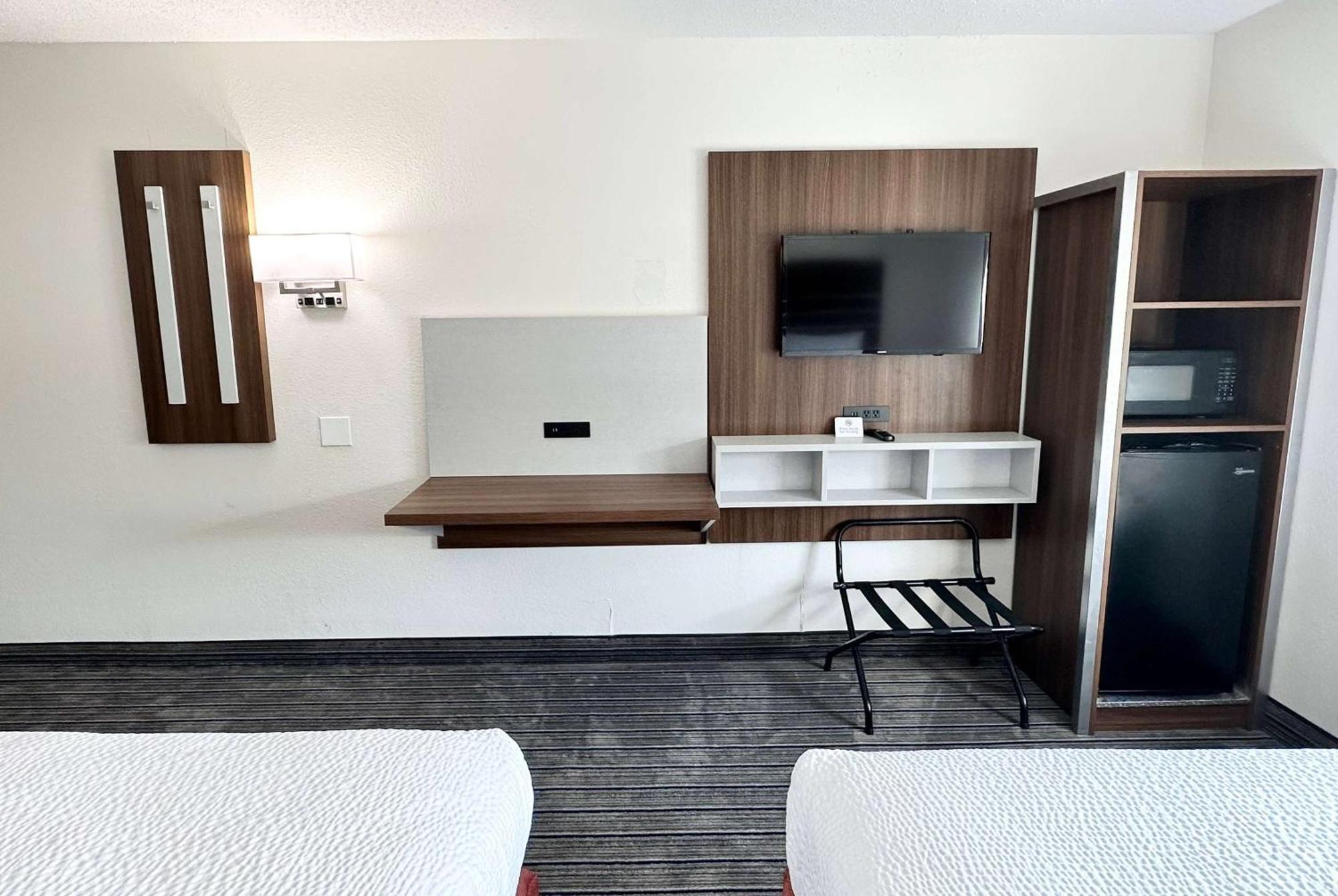 Ramada By Wyndham Lithia Springs Atlanta Hotel Exterior photo