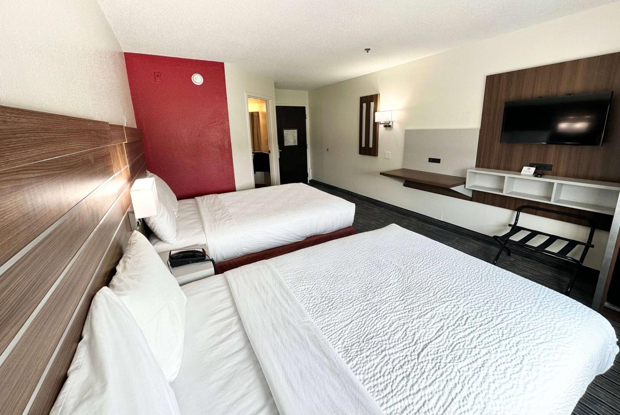 Ramada By Wyndham Lithia Springs Atlanta Hotel Exterior photo