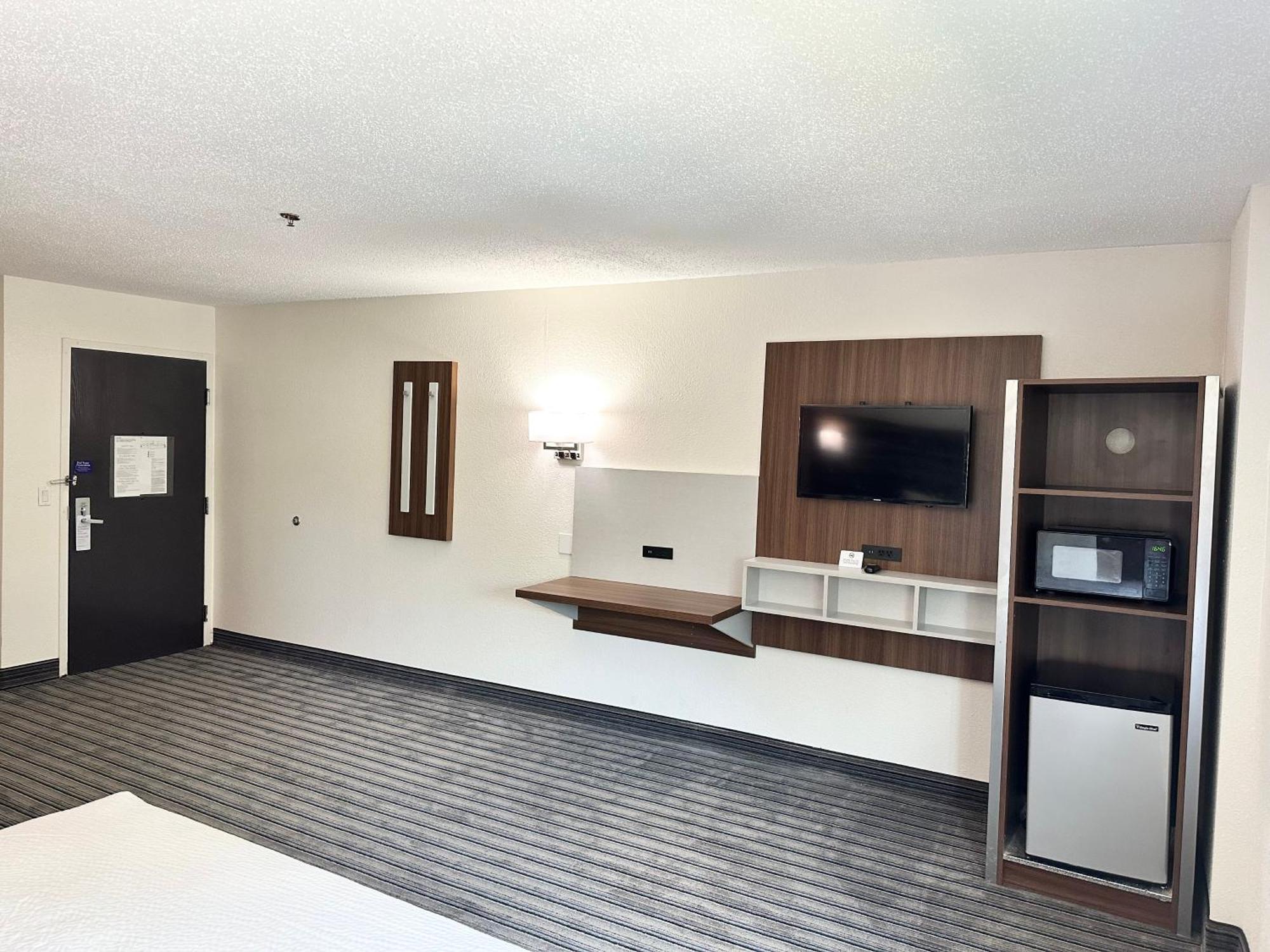 Ramada By Wyndham Lithia Springs Atlanta Hotel Exterior photo