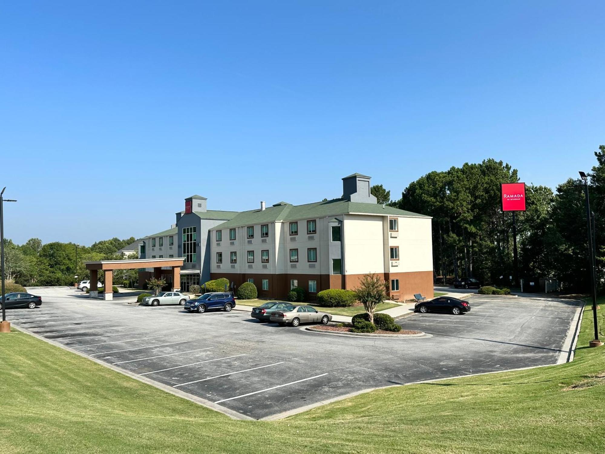 Ramada By Wyndham Lithia Springs Atlanta Hotel Exterior photo